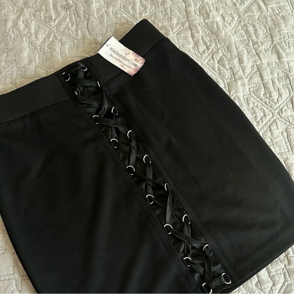 🩷NWT WINDSOR BODYCON LITTLE BLACK SKIRT TIED DESIGN SIZE SMALL FALL TRENDING - Picture 3 of 5